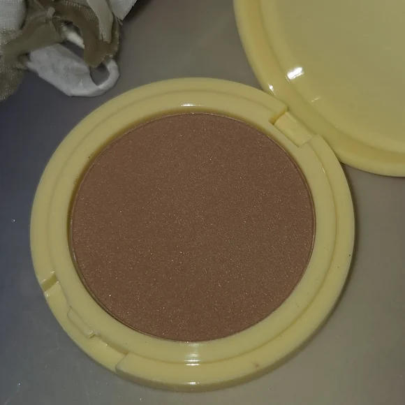 NWT Cafe Con Leche Alamar Cosmetics Hydrating Bronzer - Picture 3 of 4